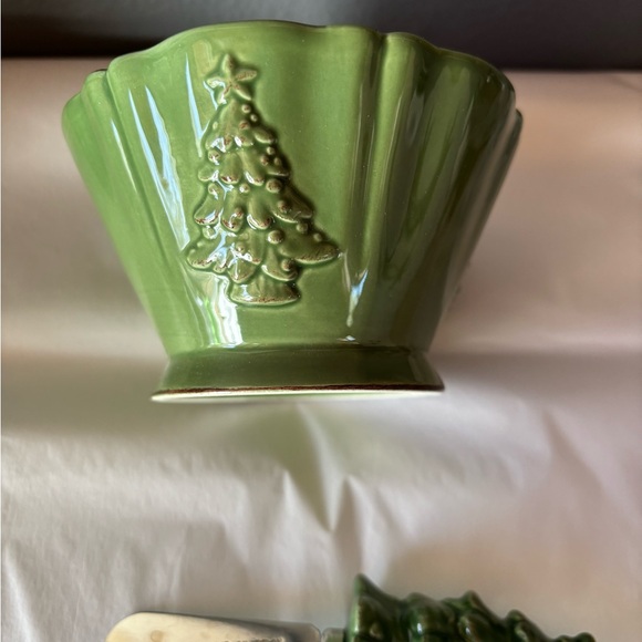 Christmas NWOT pair of nut candy dip bowls